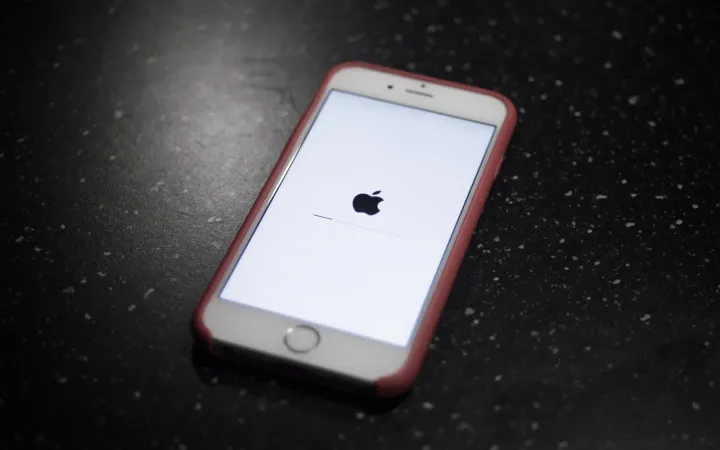 iPhone showing the iOS software update screen