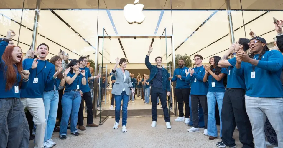 Some iPhone Duo Inner Screens Are Cracking